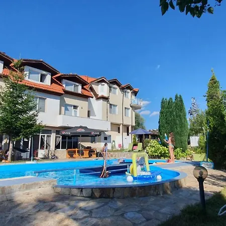 Zenit 酒店 Satovcha